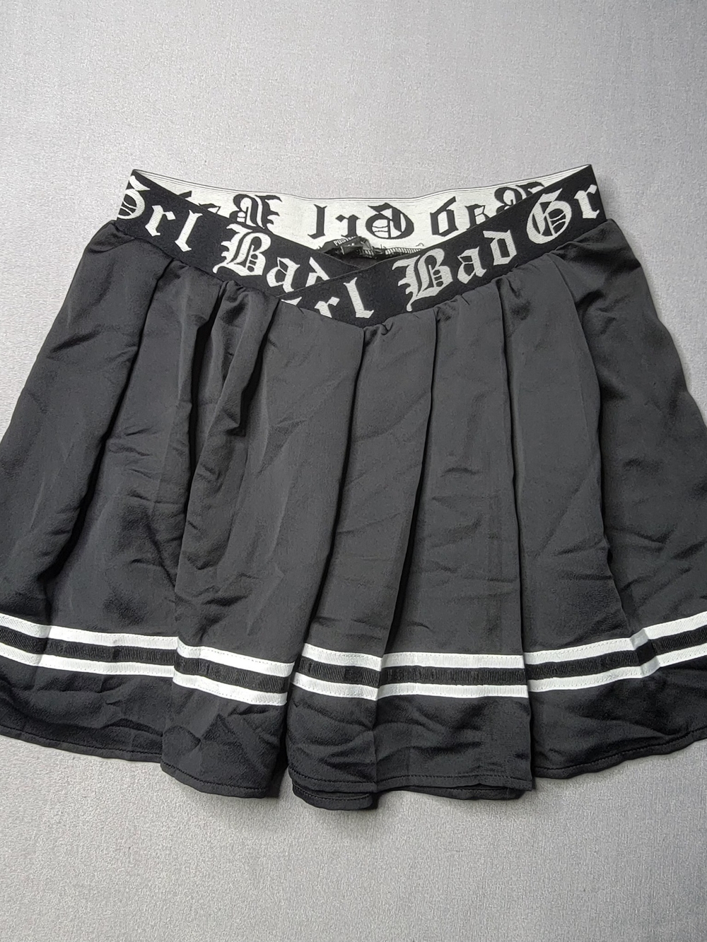 Poster Grl Pleated Mini Skirt in Black & White Size Medium